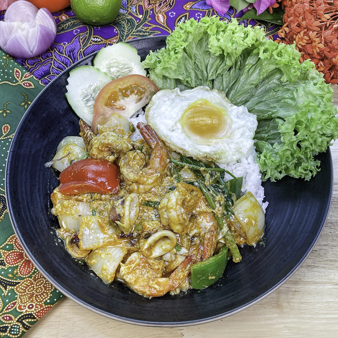 Stir Fried Seafood with Yellow Curry Powder image