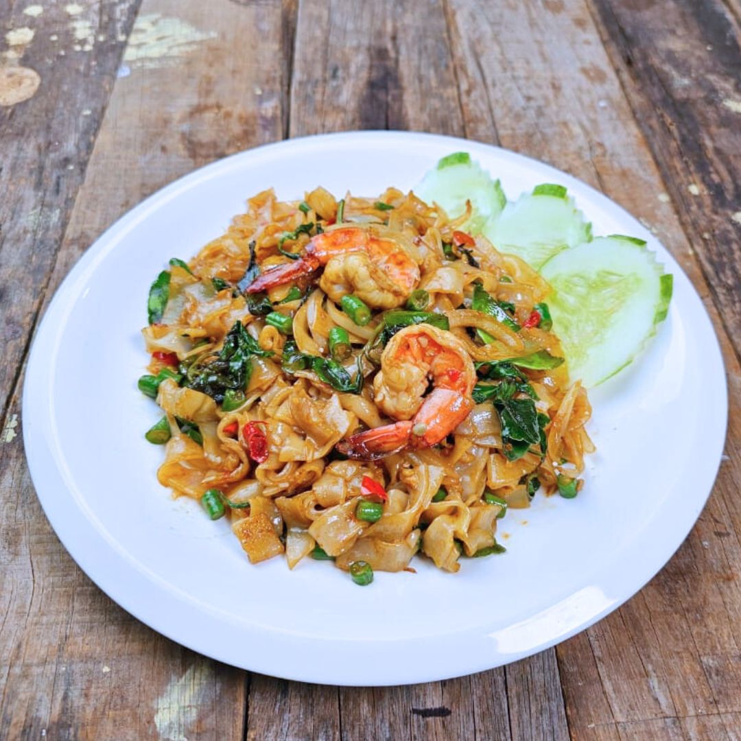 Stir Fried Flat Rice Noodles with Hot Basil Leaves (S) image